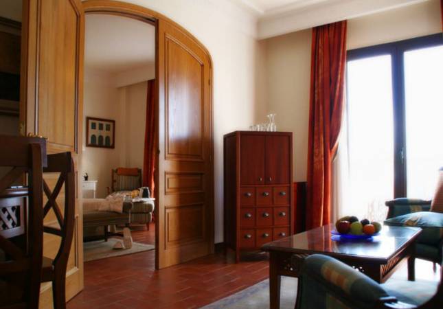 Los mejores precios en Hotel Termes Montbrió. El entorno más romántico con los mejores precios de Tarragona